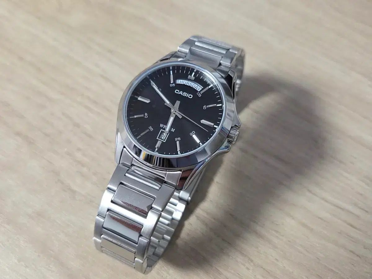 カシオ MTP-1370D-1A1 ほぼ新品