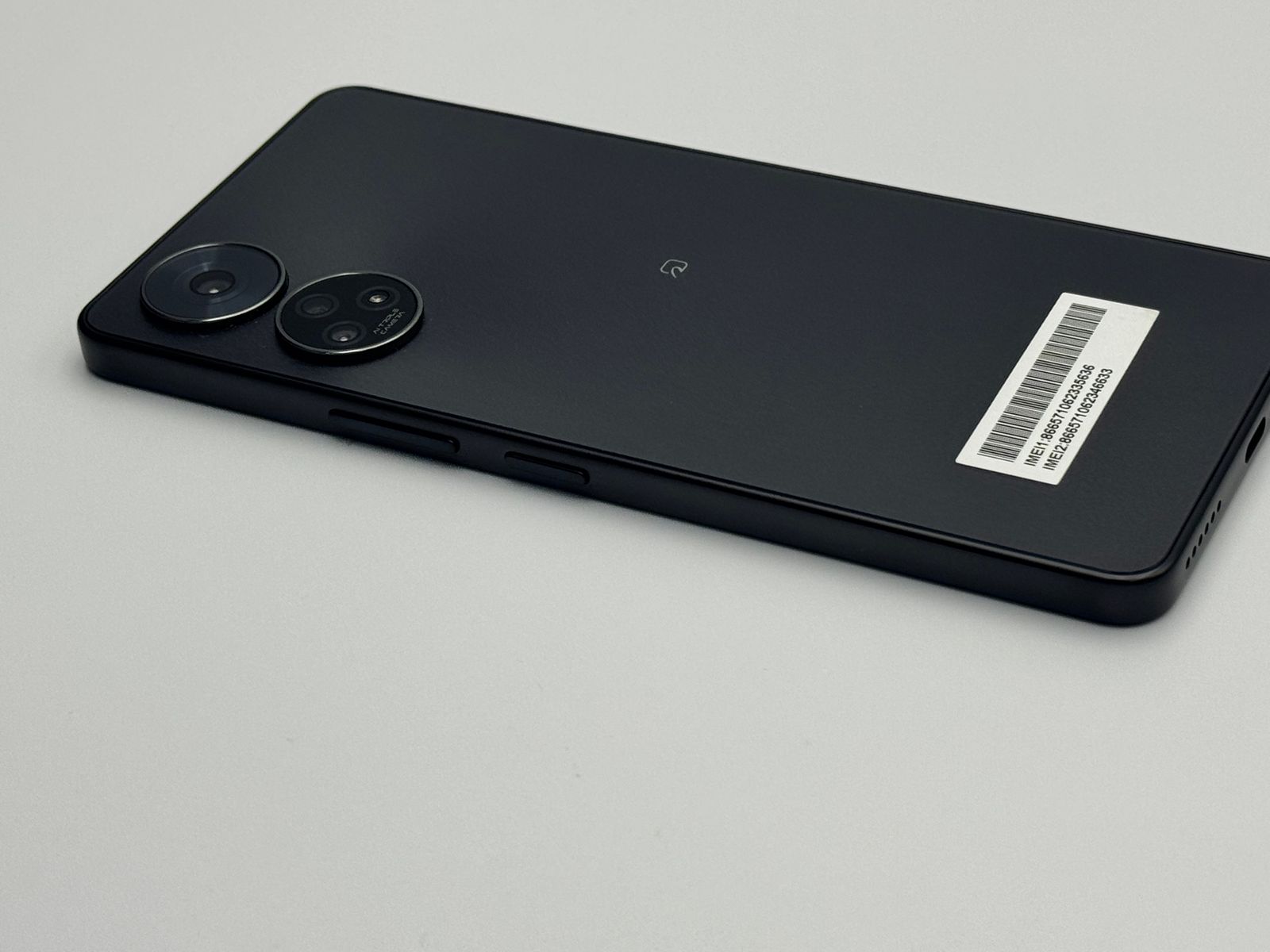 中古A】あんしんファミリースマホ A303ZT ブラック SIMフリー 白ロム