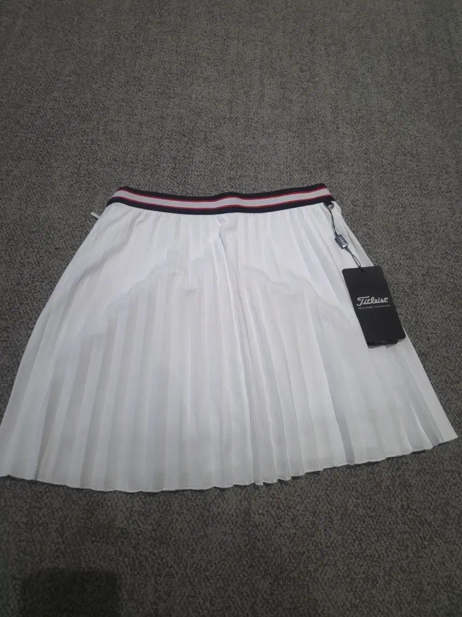 正規品 Titleist(タイトリスト) 白 プリーツ ゴルフ スカート 67cm