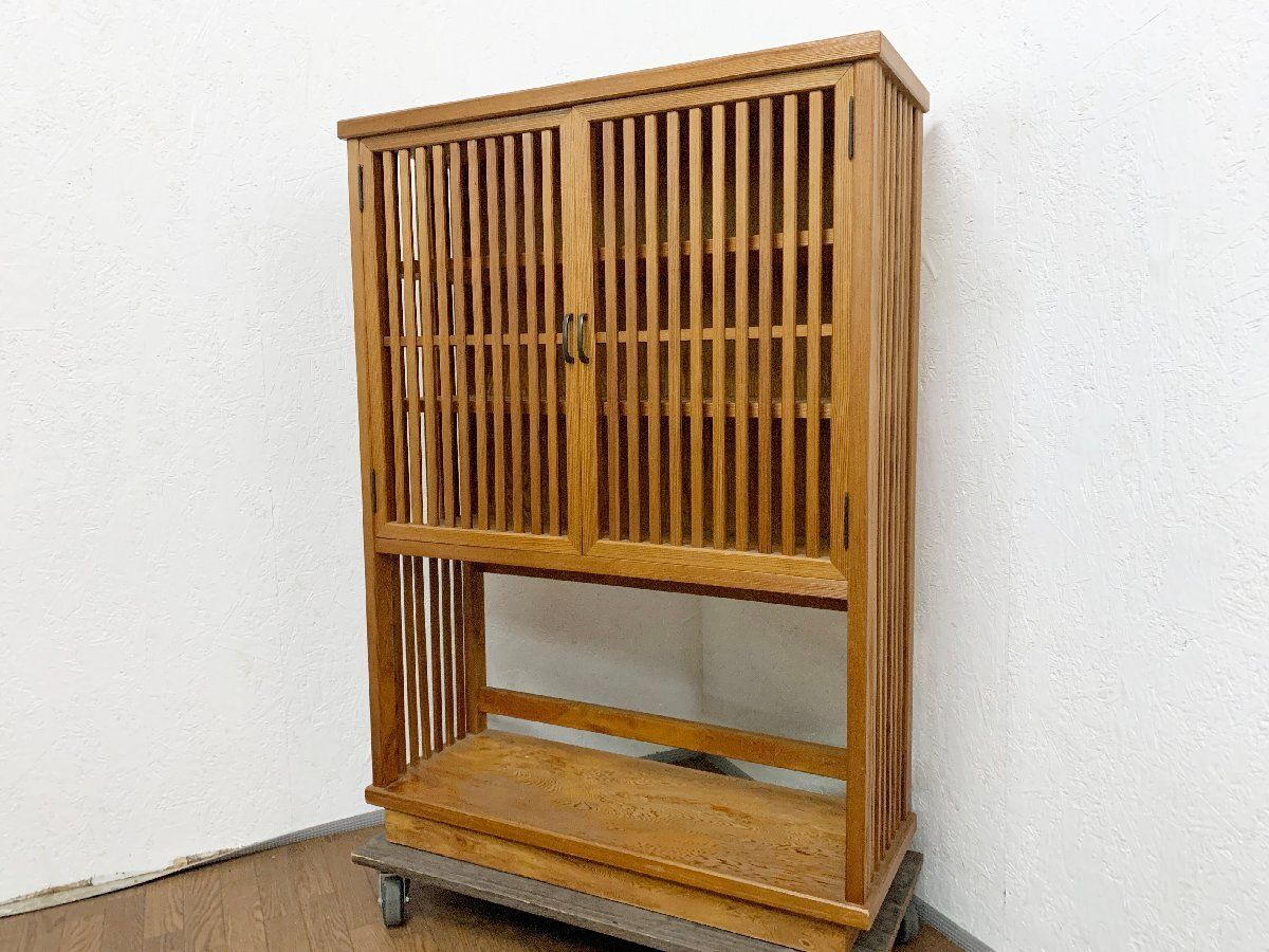 ◆屋久杉 うるし塗り 飾り棚 格子戸付き 茶棚 キャビネット 和モダン 和家具 ヴィンテージ 木製 収納棚 (貝1794) 31,525円