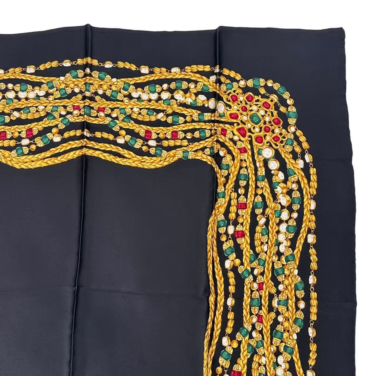 ✨CHANEL シャネル 大判 スカーフ シルク アクセサリー柄 ネービー✨ 美品 CHANEL シャネル 宝石アクセサリー柄 大判 スカーフ シルク