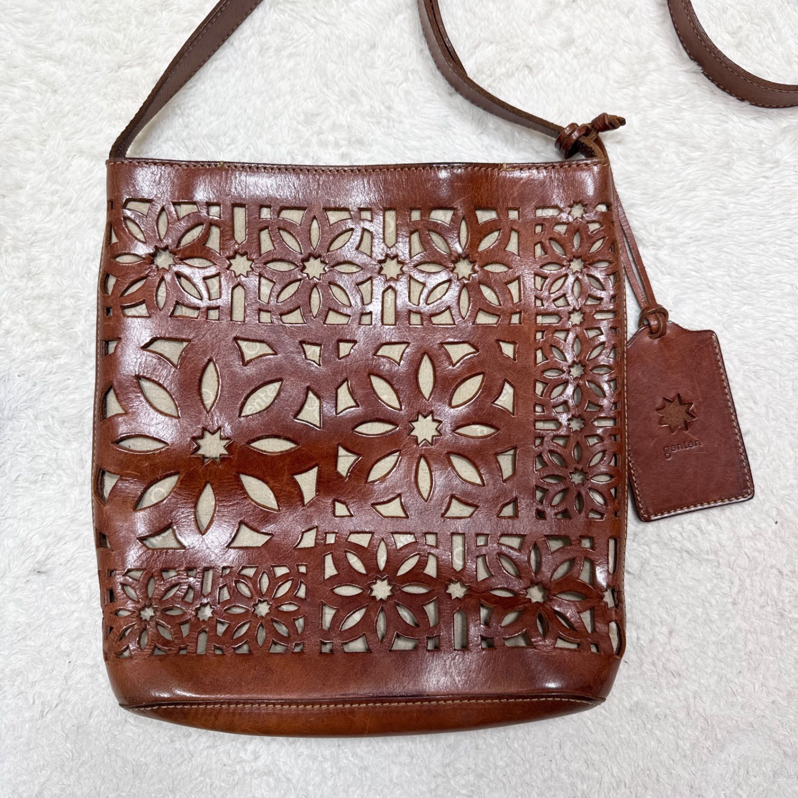 美品✨ゲンテン カットワーク ロゴ 刻印 ハンドバッグ レザー ライト 