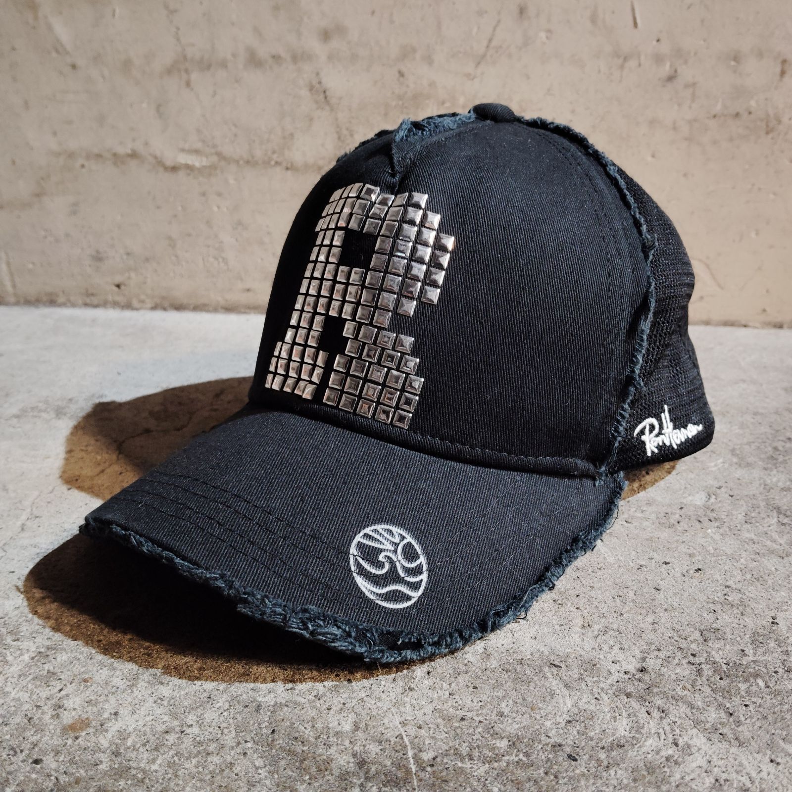 YOSHINORI KOTAKE×Ron Herman デニムキャップ　中古 YOSHINORI KOTAKE Ron Herman別注 スタッズデニムキャップ ダメージ