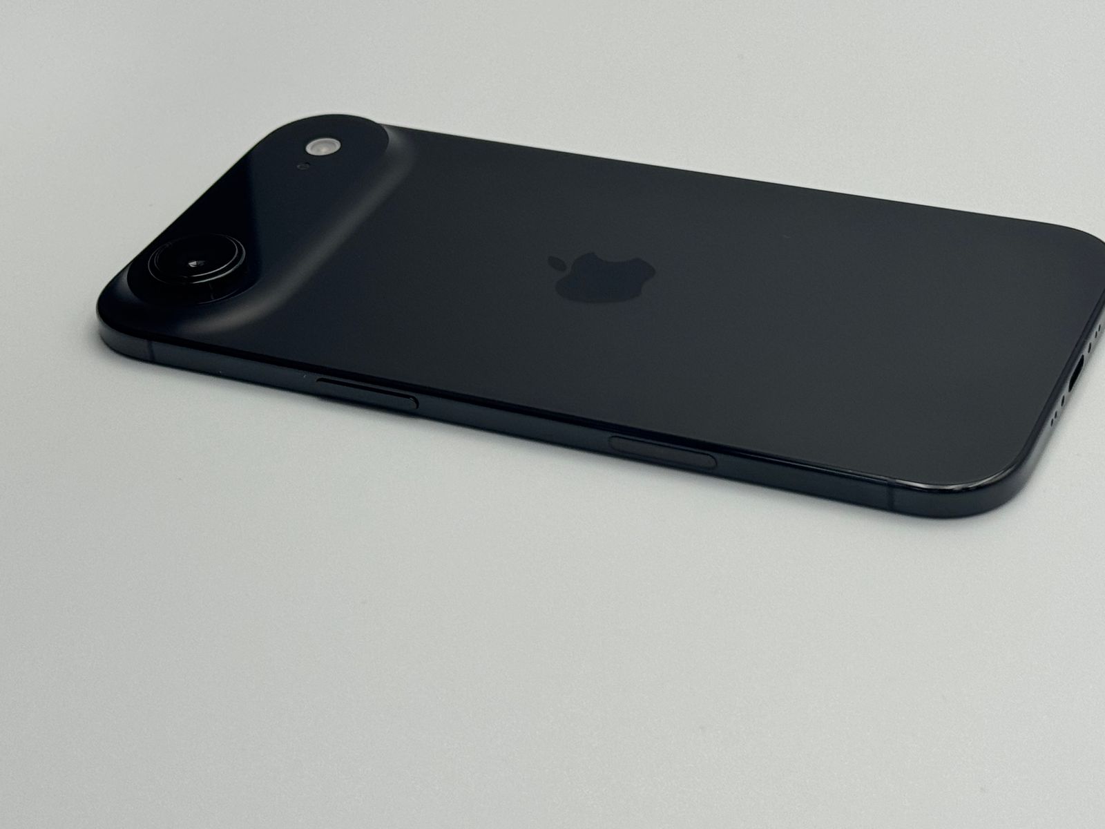 【中古】Apple iPhone Air 256GB スペースブラック　ケース付 中古A iPhone Air 256GB スペースブラック SIMフリー - メルカリ