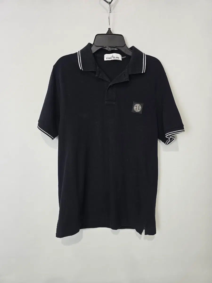 STONE ISLAND ストーンアイランド ブラック 黒 半袖Tシャツ カラーTシャツ