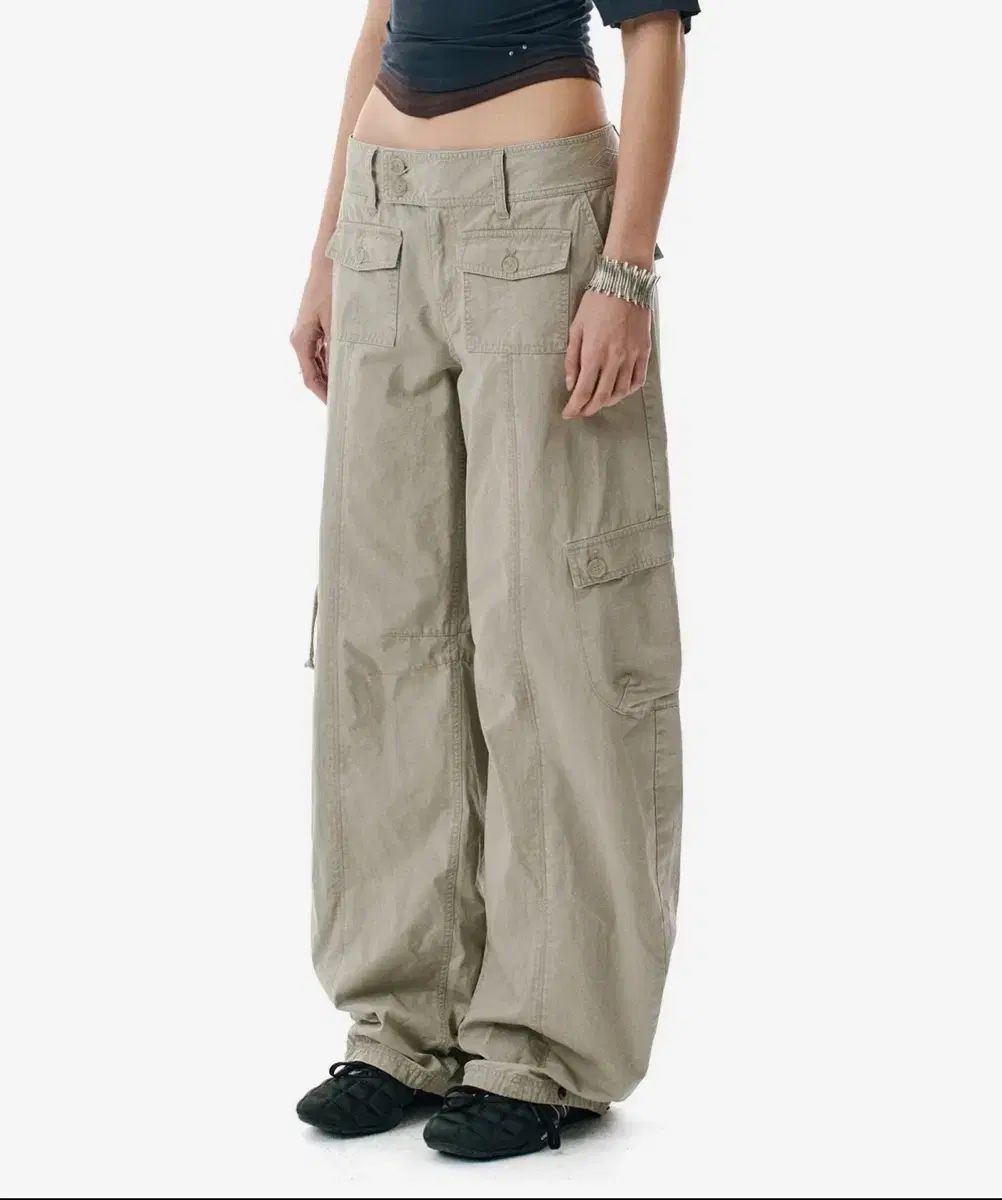 セカンドモノローグ ウール カーゴ パンツ Washed Low-Rise Cargo Pant TAUPE 7,877円