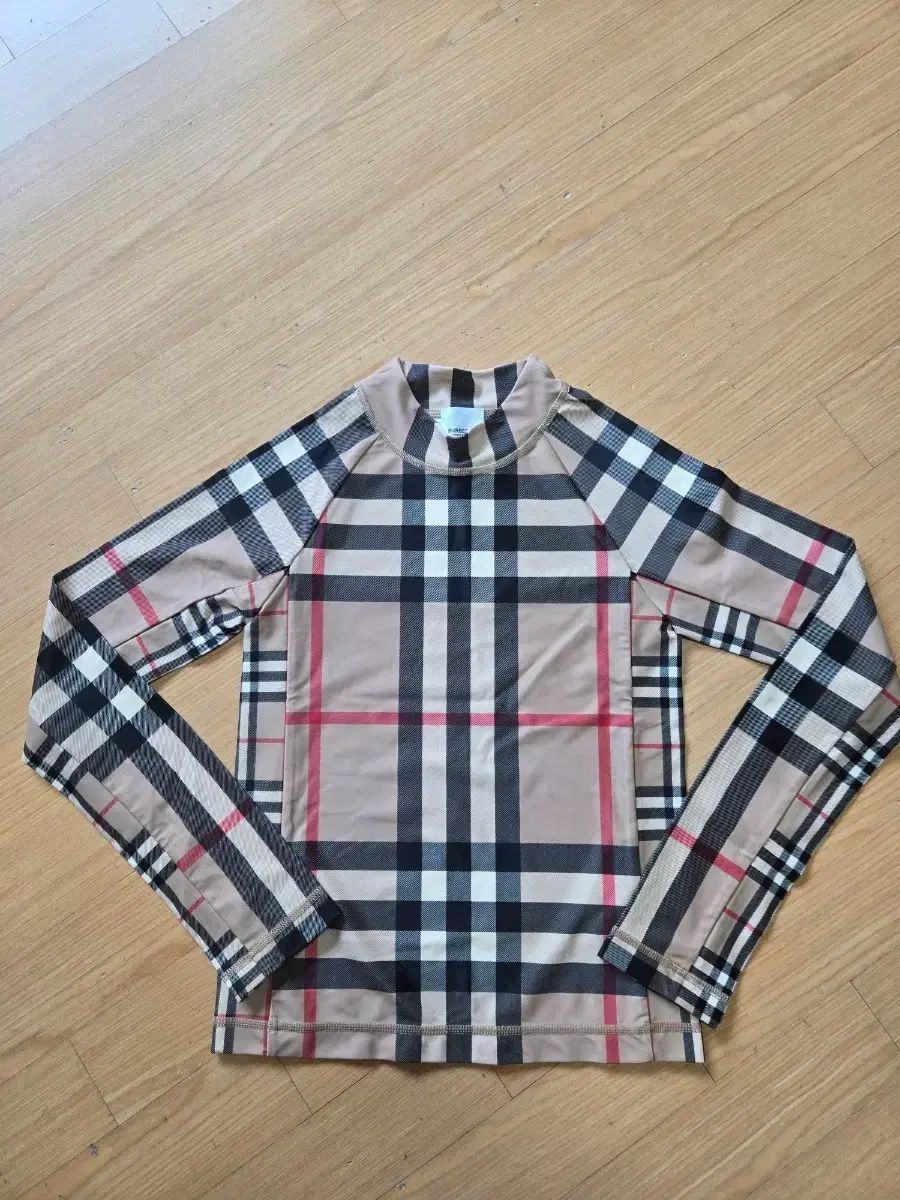 バーバリー キッズ ラッシュガード 12Y 新品 販売