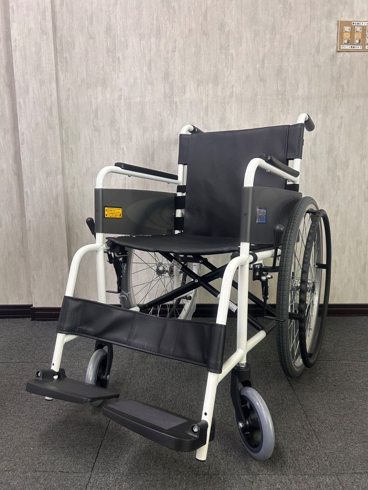 配送地域限定【新品・未使用】すぐ使える MIKI 自走用車椅子 VS-1 ハイ