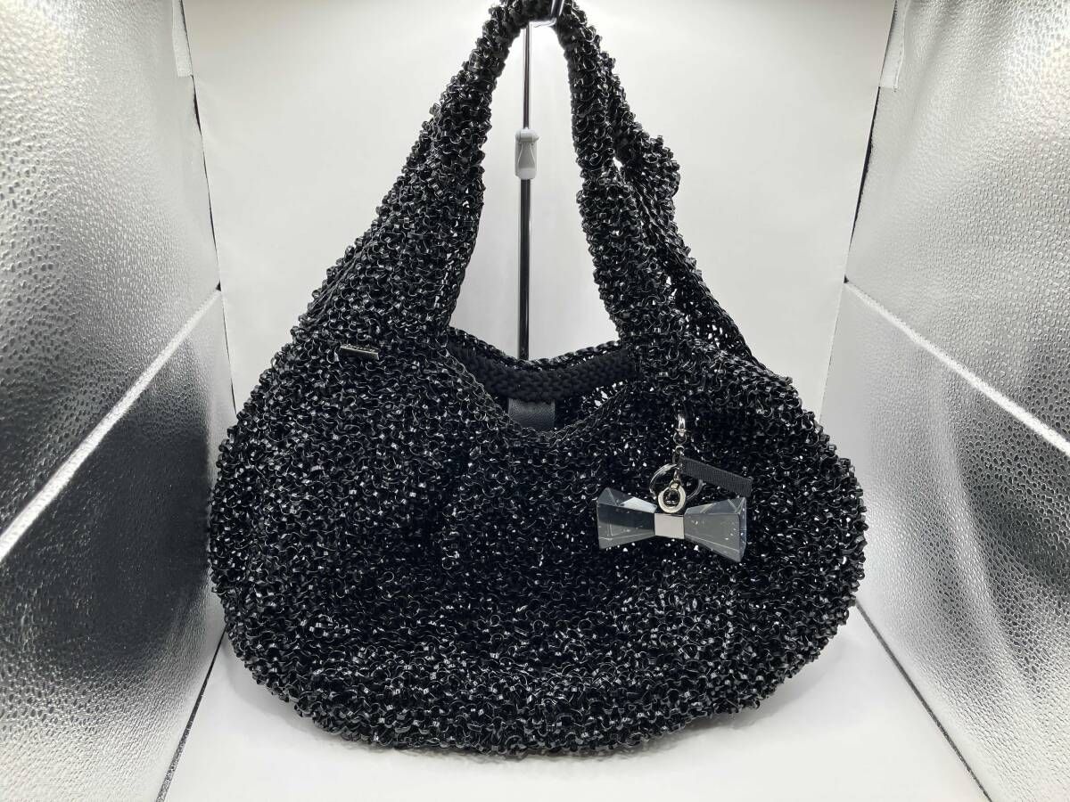 美品 ハンドバッグ ブラック ANTEPRIMA/ﾜｲﾔｰﾊﾞｯｸﾞ/ﾌﾞﾗｯｸ/ﾘﾎﾞﾝﾁｬｰﾑ/ﾊﾝﾄﾞﾊﾞｯｸﾞ