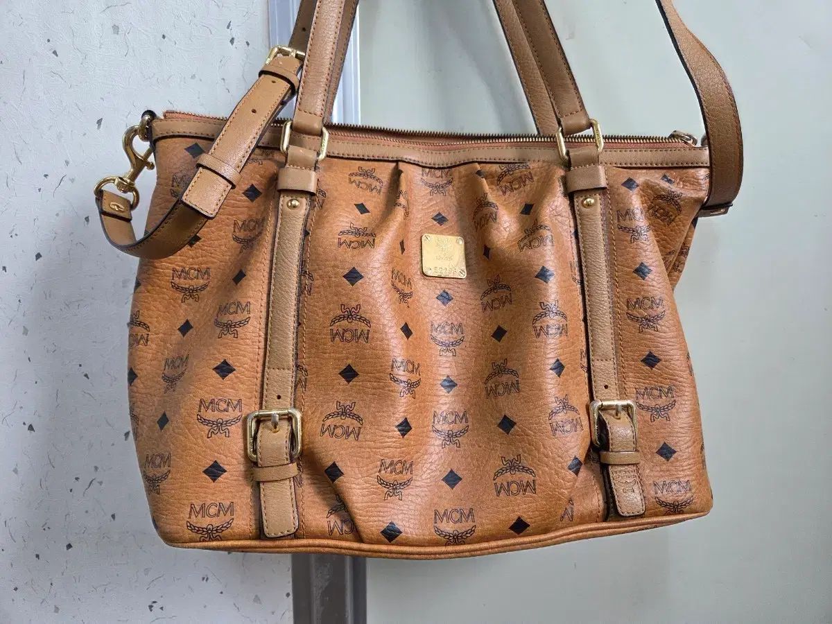 MCM トゥー兼クロスバッグ ブラウン