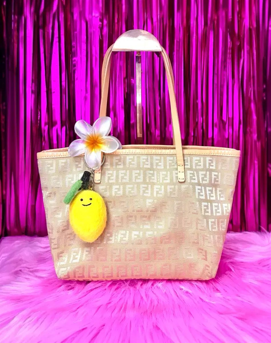ナチュラルスタイル) FENDI フェンディ ズッカ ショルダーバッグ 黄色 マスタード