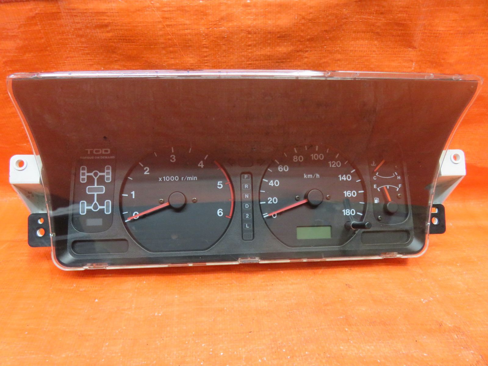 LF1181* 動作OK いすゞ ビッグホーン（UBS73GW）スピードメーター タコメーター 4AT /純正 8972196612 走行距離:不明 /UBS26GW　※小傷
