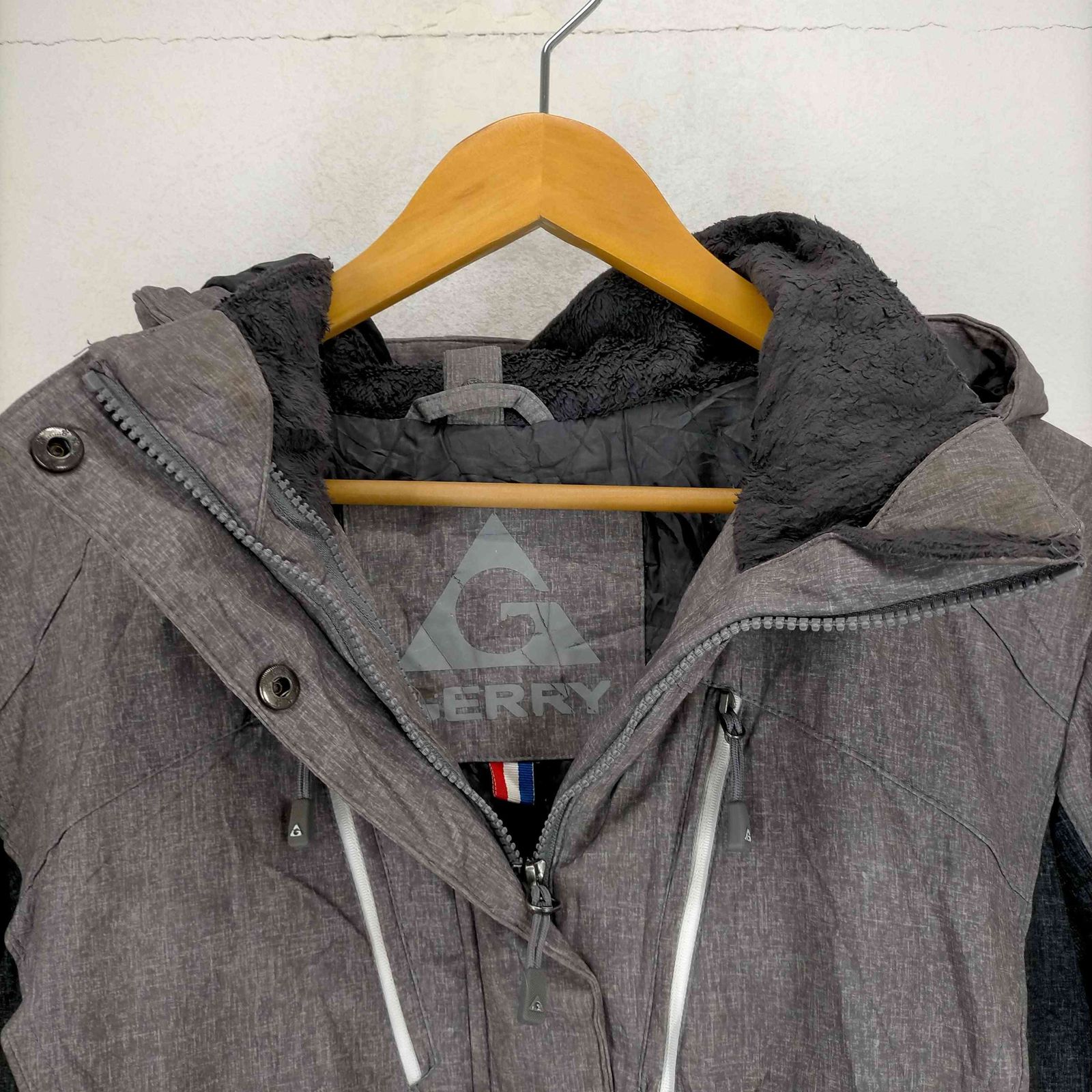 https://assets.mercari-shops-static.com/-/large/plain/2JUaibh27ZmiXUkfcR29Fo.jpg@jpg