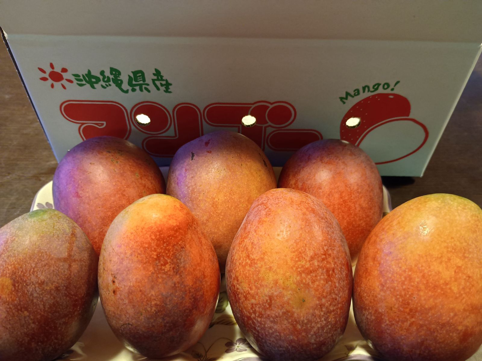 【訳あり】沖縄県産 マンゴー 約1.9kg（箱込み） 7玉（農家直送クール便）5 訳あり】沖縄産マンゴー 約1.9kg 7玉 農家直送 クール便 - メルカリ