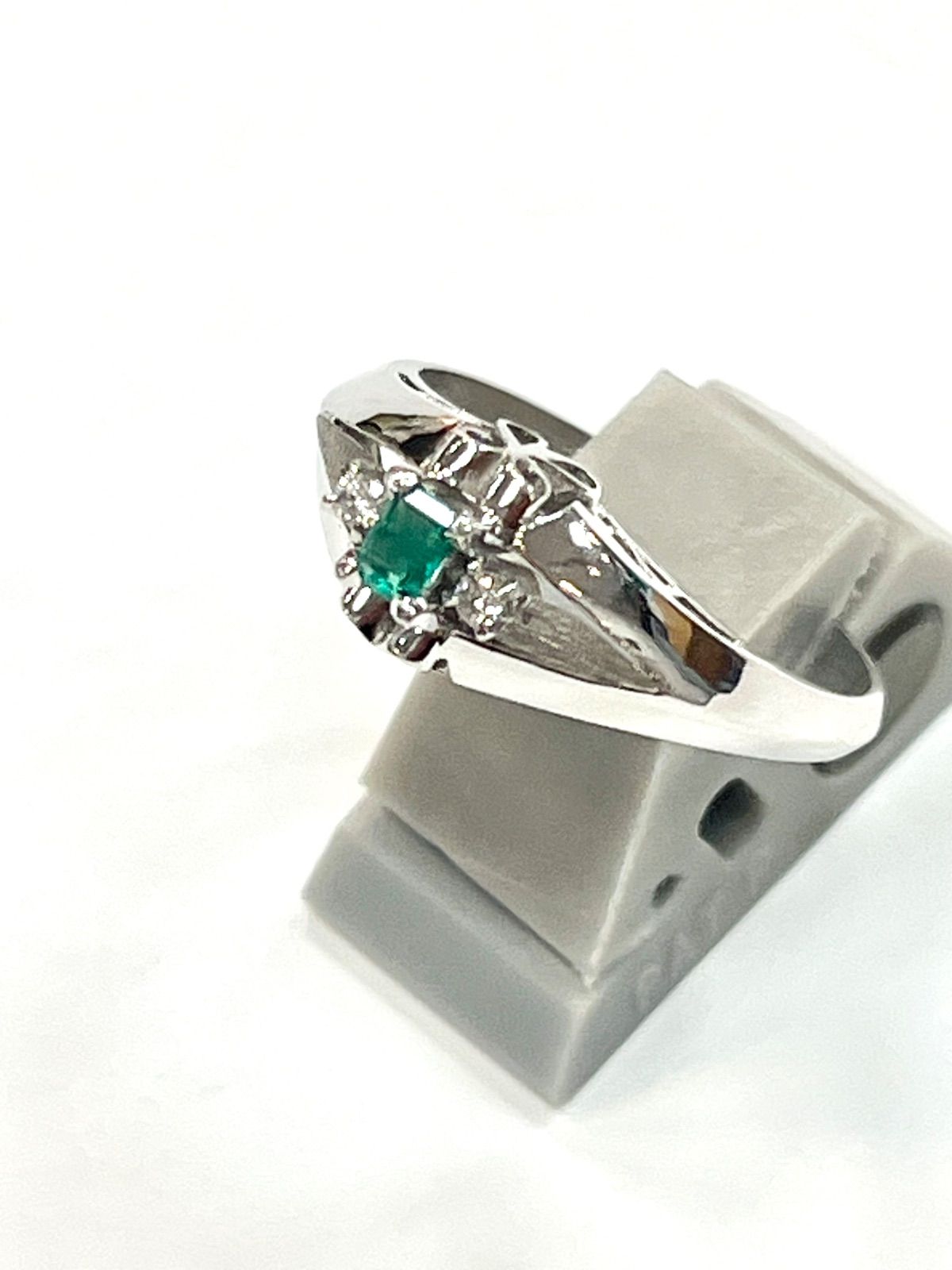 天然エメラルド ダイヤモンド 14KWG 新品 13号 リング 宝石店ストック 
