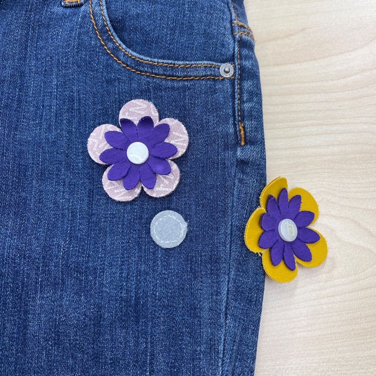 フェンディ FENDI】キッズ 美品！ジーンズ お花付きデニム お花