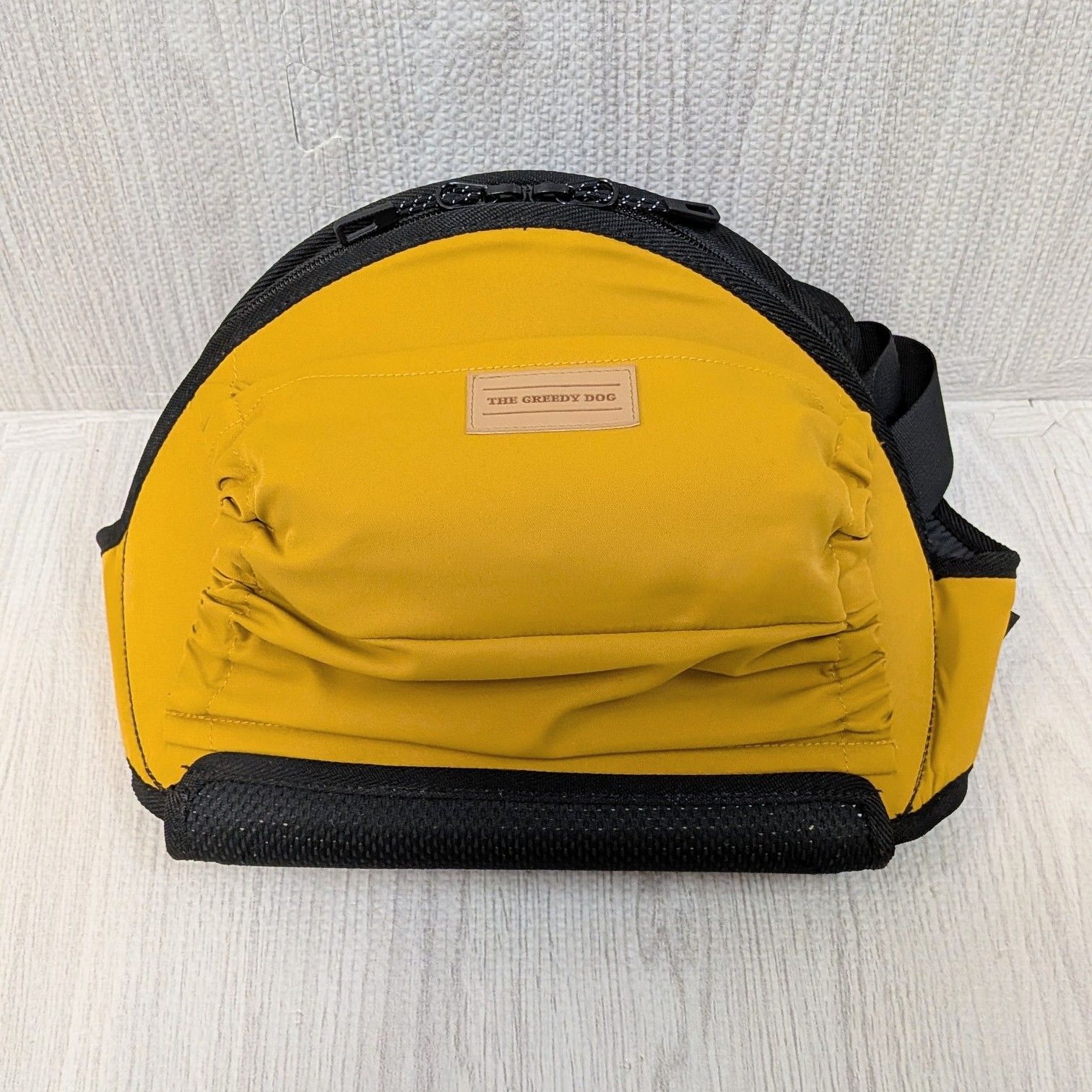 美品 THE GREEDY DOG 犬用ヒップシート 獣医師監修 お散歩ポーチ EIGHTEX お散歩ポーチ 遮熱 UVカット 飛び出し防止カバー 犬抱っこ イエロー 黄色 外出 グリーディードッグ