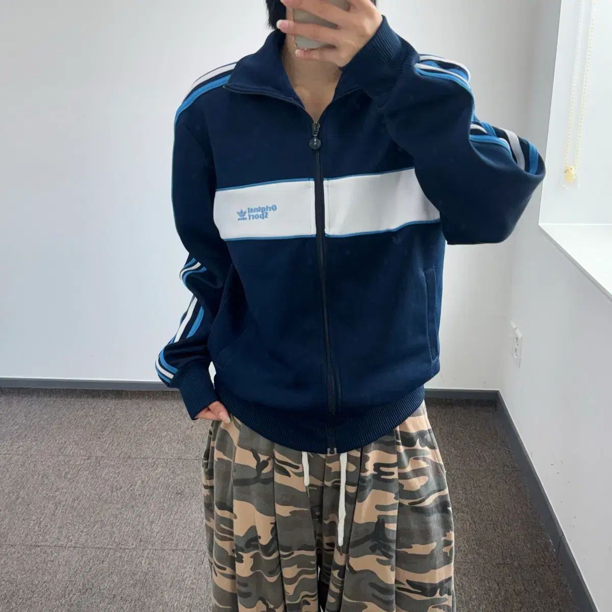 アディダス オリジナル スポーツ ネイビー ジャージ