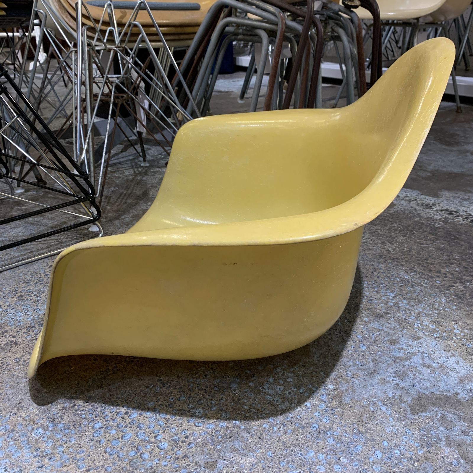 Herman Miller】ハーマンミラー Arm Shell アームシェル Lemon Yellow