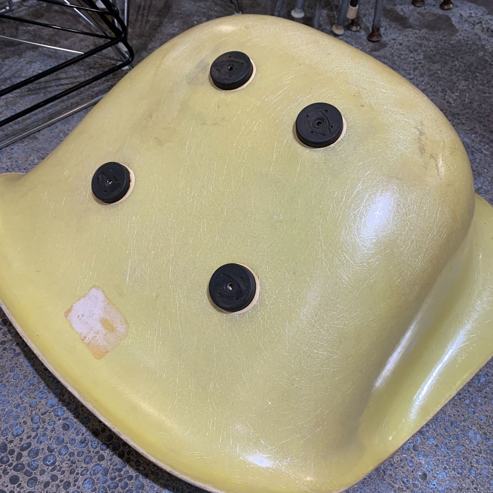 Herman Miller】ハーマンミラー Arm Shell アームシェル Lemon Yellow