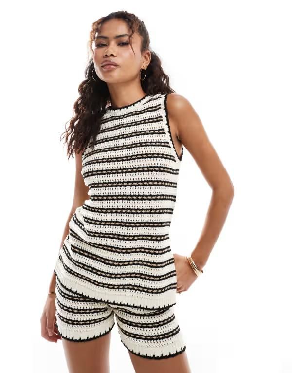ヴェロモーダ レディース トップス ベスト ノースリーブ Vero Moda crochet sleeveless longline top and cream stripes part of a s 15,826円