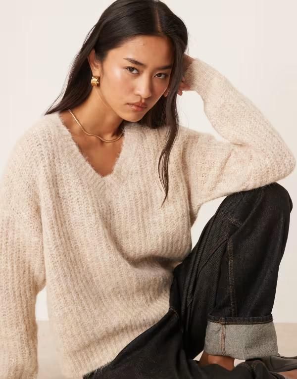 ヴィラ レディース アウター ニット・セーター Vネック セーター ニット VILA fluffy knit v neck oversized sweater in cream Super light