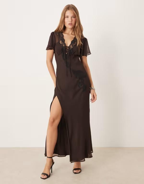 エイソス レディース トップス ワンピース レース マキシ ASOS DESIGN flutter sleeve tie front maxi tea dress with lace detail B