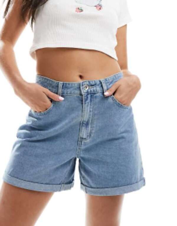 オンリー レディース ボトムス ハーフパンツ・ショーツ デニム Only Vega roll hem denim short in light LIGHT BLUE ブルー