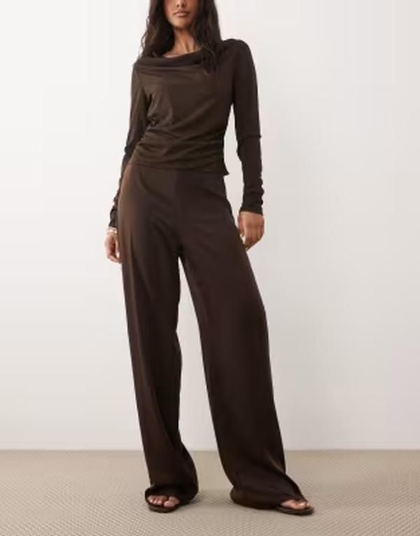 バードット レディース ボトムス カジュアルパンツ サテン Bardot Devin mid rise satin pants in dark chocolate Dark Chocolate チョコ
