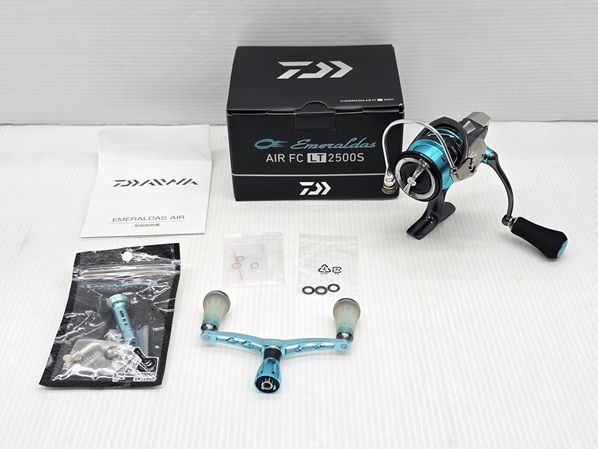 【中古品】 ダイワ Daiwa スピニングリール 21 エメラルダス AIR FC LT2500S ゴメクサスのハンドル・スタンド付き 箱あり 〇YR-20283〇 26,600円