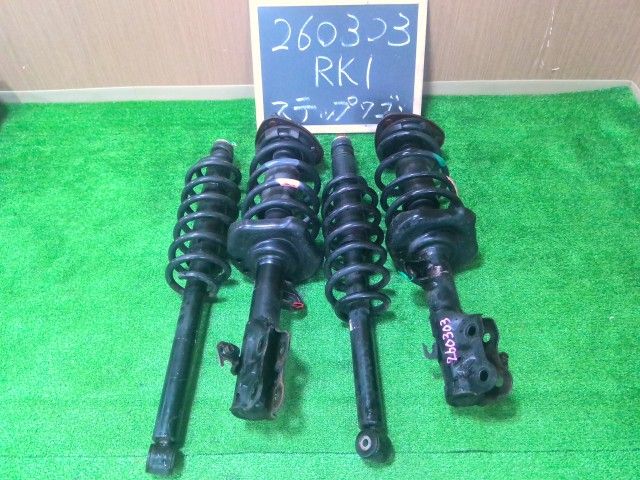 ステップワゴン DBA-RK1 ストラット ショック アブソーバー 1台分セットショック スプリング セット 51610-SZW-J03 自社品番　260303 NH624P