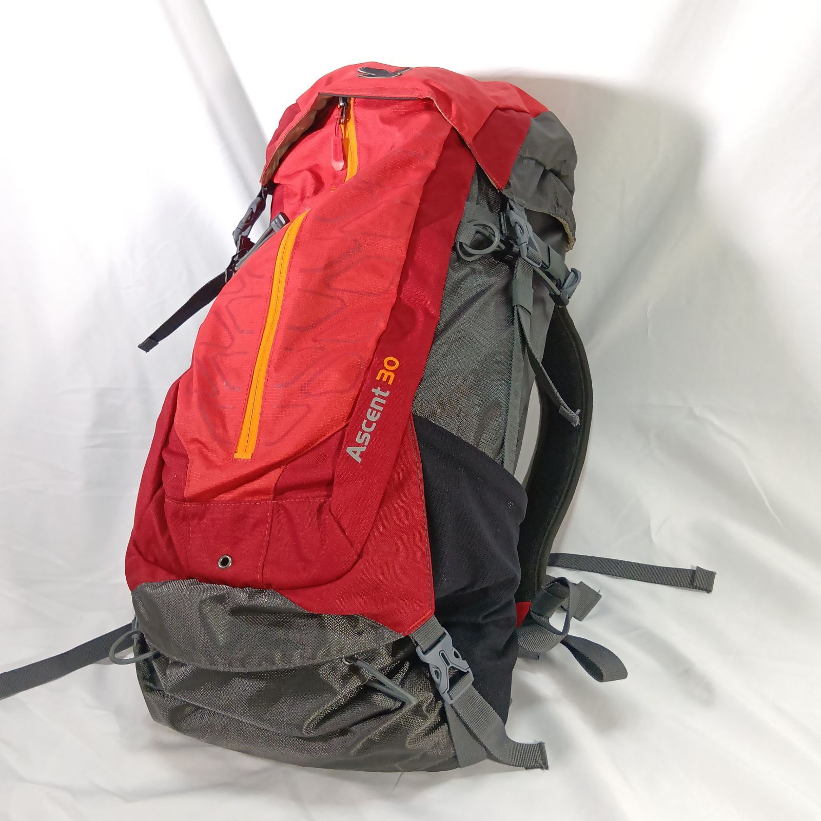 SALEWA Ascent 30 Backpack Red Y2K Archive 2000Archives 90s Retro Classic Mountaineering Rucksack Gope Core Tech Supreme Archive Item Main Unit Non-sticky