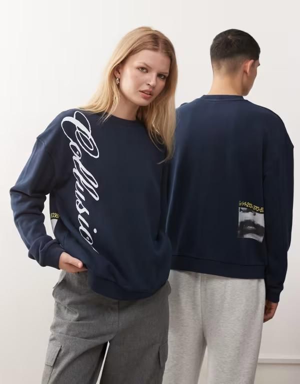 コルージョン レディース アウター パーカー・スウェット シャツ グラフィック COLLUSION Unisex boxy sweatshirt with graphics NAVY ネイビー