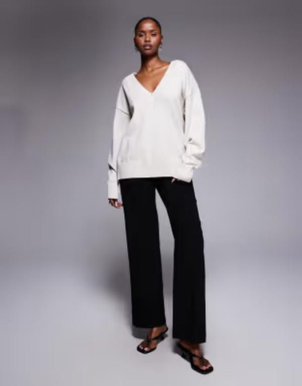 グッドアメリカン レディース アウター ニット・セーター Vネック Good American deep vnecknit sweater in cream クリーム