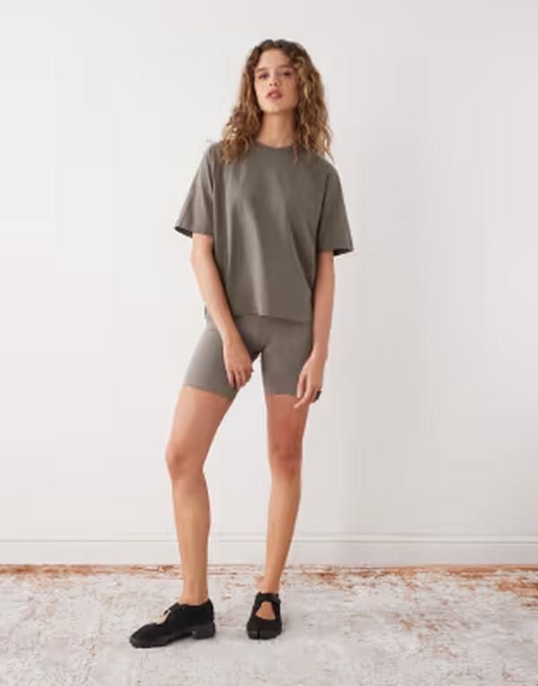 ウィークデイ レディース ボトムス ハーフパンツ・ショーツ ショートパンツ ジャージー Weekday jersey shorts Gray グレー