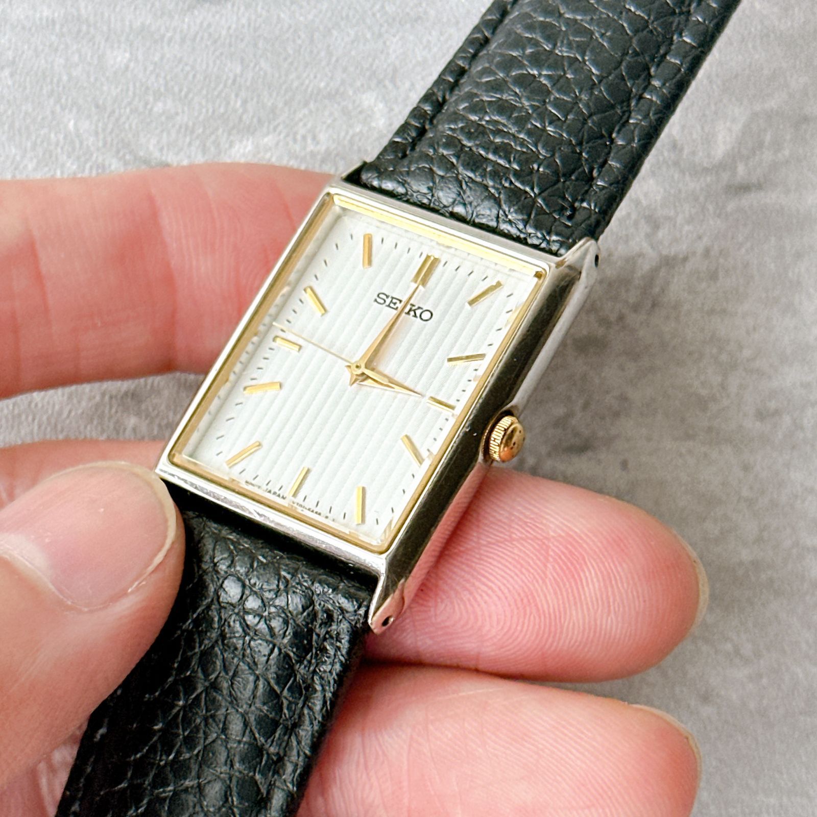 SEIKO セイコー V701-5E20 クォーツ スクエア ゴールドインデックス