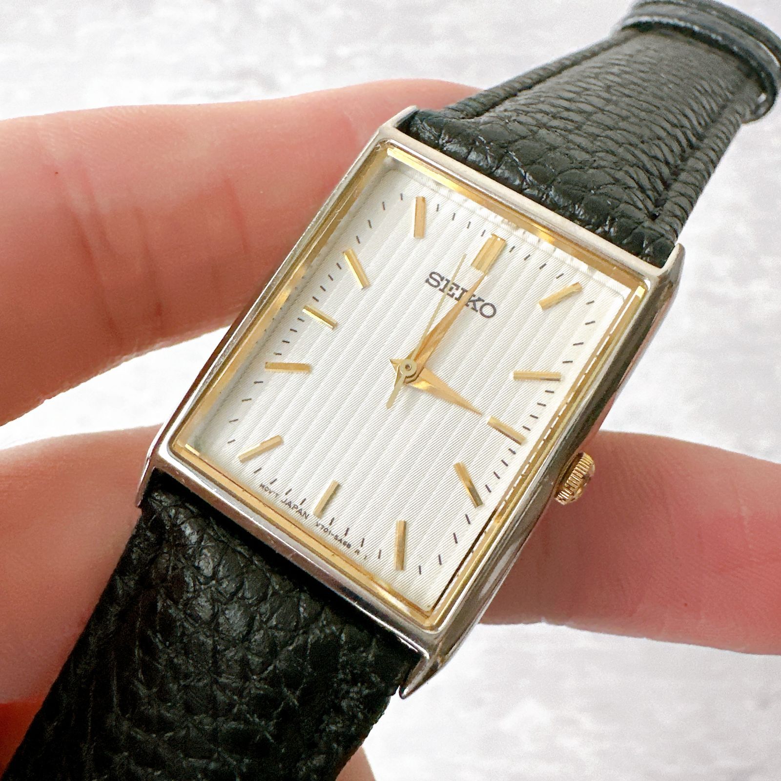 SEIKO セイコー V701-5E20 クォーツ スクエア ゴールドインデックス 