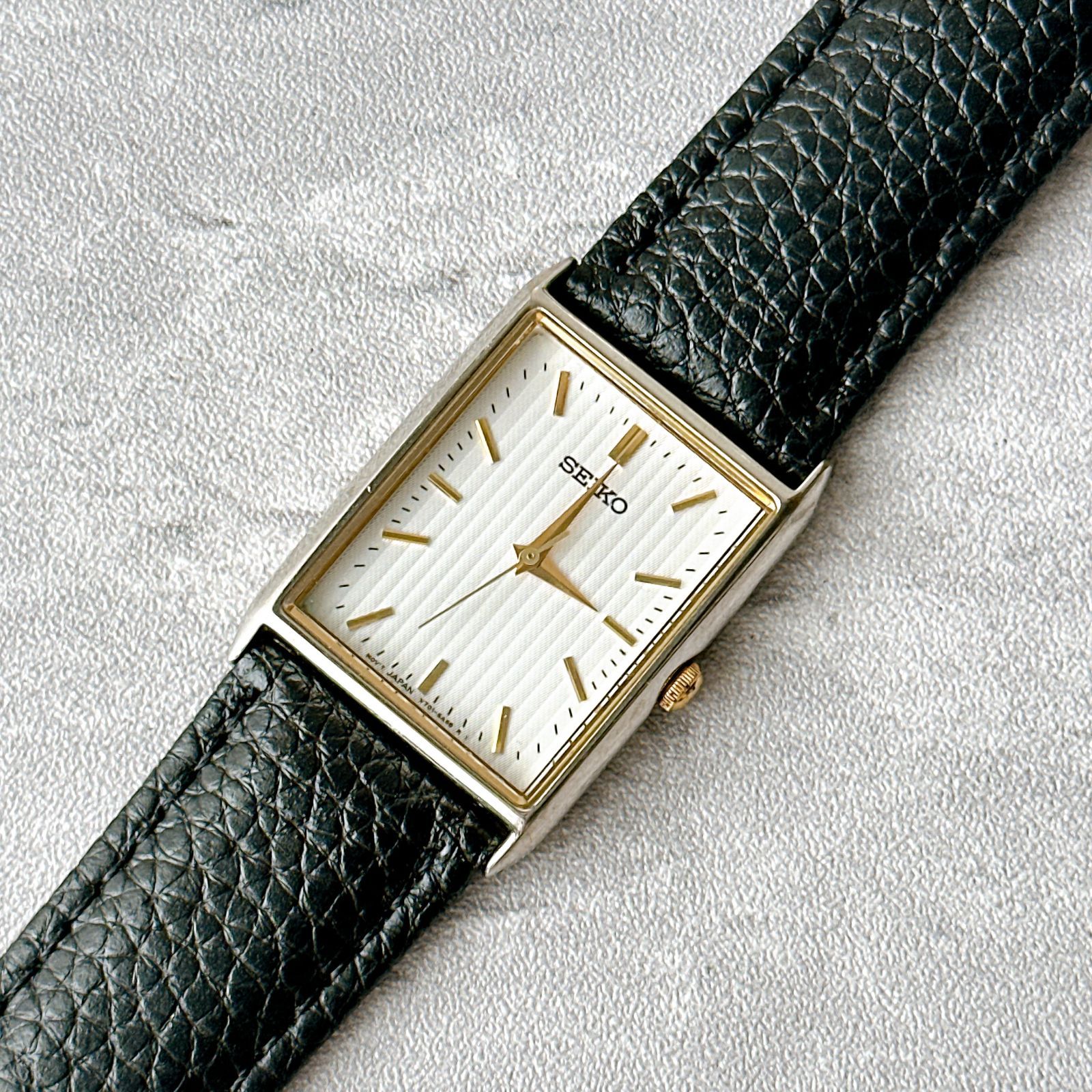 SEIKO セイコー V701-5E20 クォーツ スクエア ゴールドインデックス