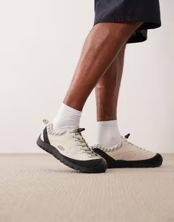 キーン メンズ シューズ スニーカー スエード Keen Jasperocks brushed suede sneakers in stone Birchblack ブラック