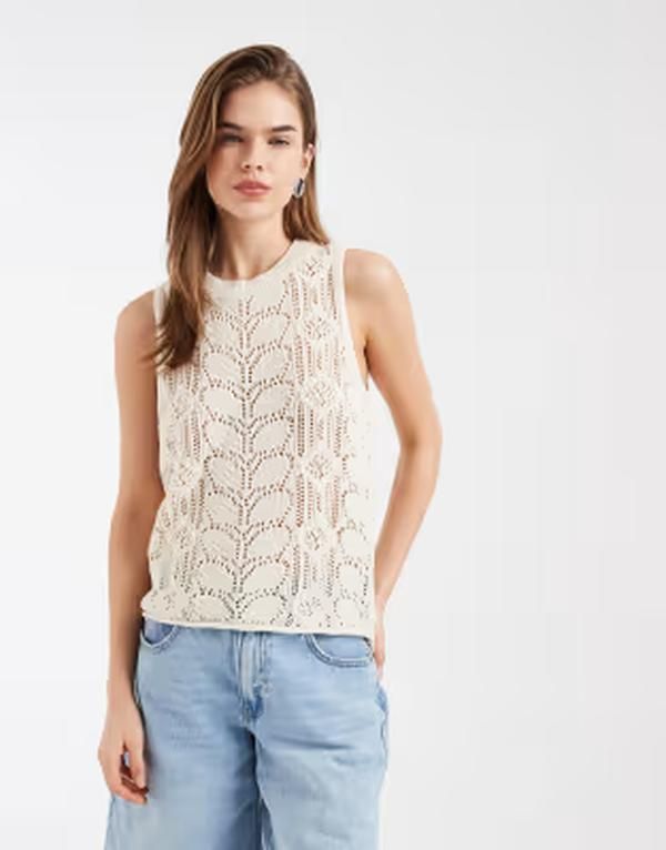 ヴェロモーダ レディース トップス タンクトップ ノースリーブ Vero Moda sleeveless patterned crochetank top in cream Birch クリーム