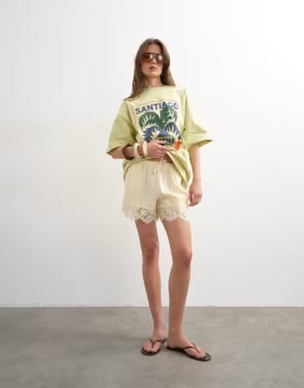 トップショップ レディース ボトムス ハーフパンツ・ショーツ ショートパンツ サテン レース Topshop satin lace insert shorts in ecru エクリュ