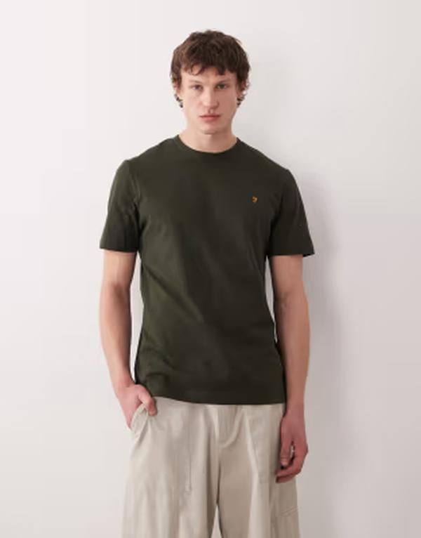 ファーラー メンズ トップス Tシャツ レギュラーフィット ロゴ Farah Danny short sleeve regular fit logo Tshirt in dark GREEN グリーン