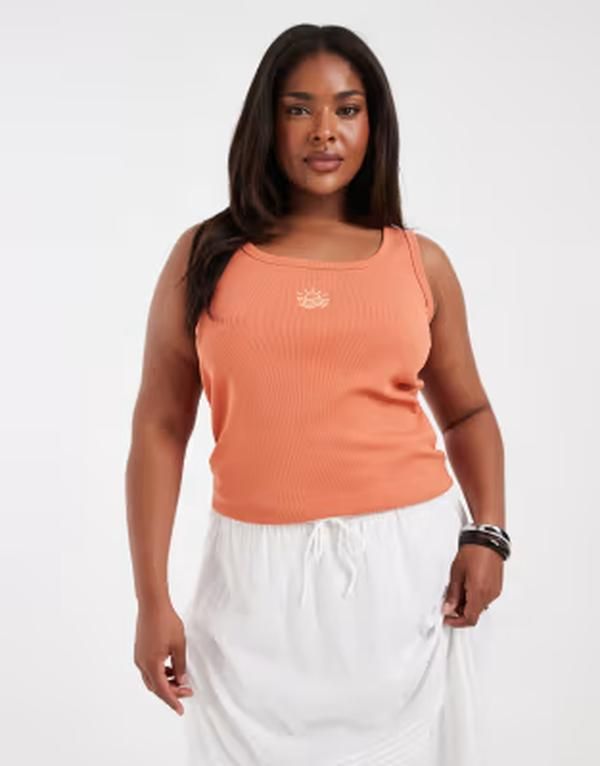 ヴェロモーダ レディース トップス ベスト リブ 刺繍 グラフィック Vero Moda Curve scoop neck ribbed tank top with sun embroidered g