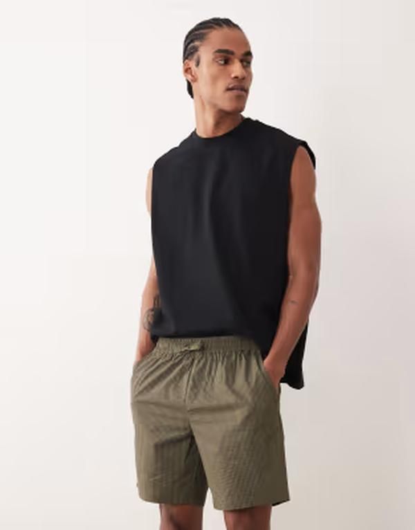 エイソス メンズ ボトムス ハーフパンツ・ショーツ ショートパンツ ASOS DESIGN slimid length elastic shortstriped seersucker Khaki st 14,024円