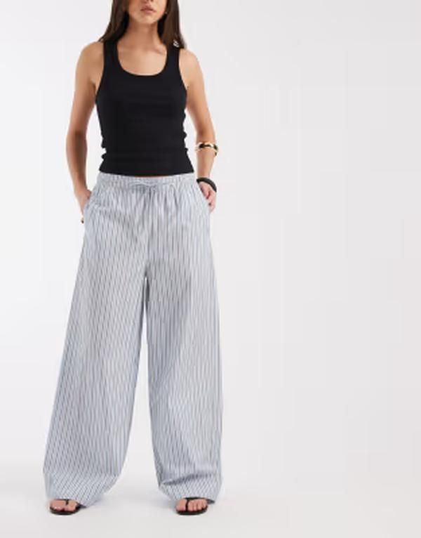 オンリー レディース ボトムス カジュアルパンツ ONLY pull on pants in light blue stripes LIGHT BLUE ブルー