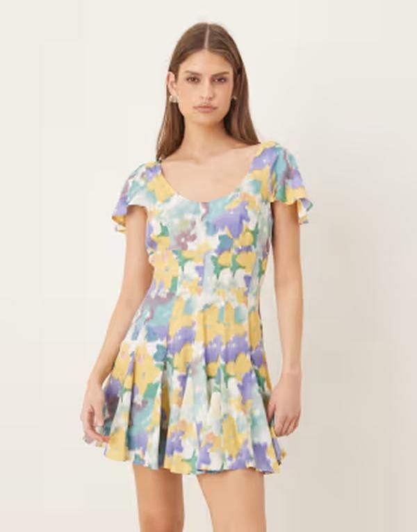 エイソス レディース トップス ワンピース フラワー柄 プリント ミニ フラワー ASOS DESIGN mini tea dress with godet hem floral print Blue