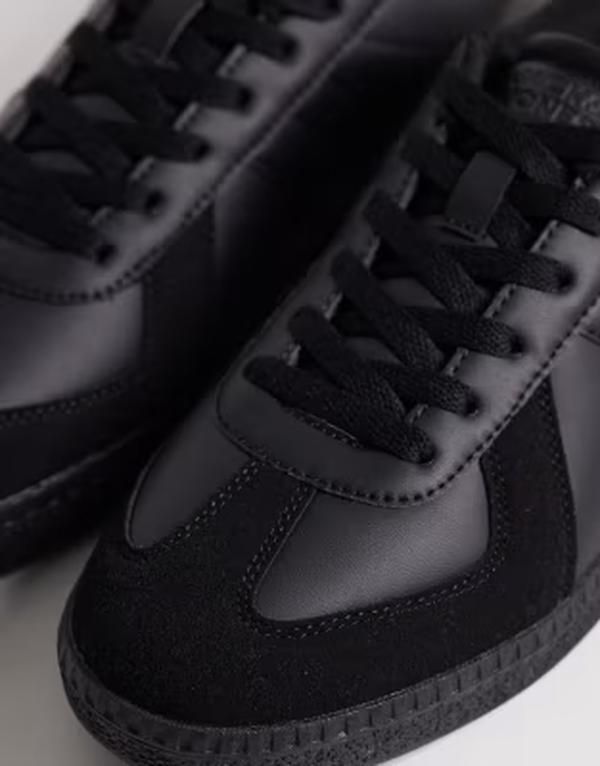 ジャック アンド ジョーンズ メンズ シューズ スニーカー トリプルブラック レザー フェイクレザー Jack Jones faux leather sneakers in triple Black