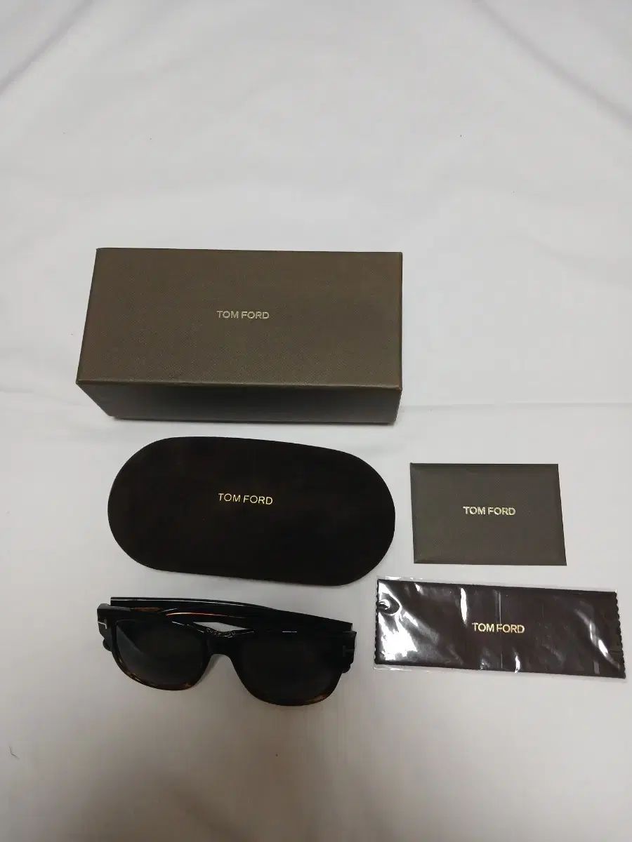 TOM FORD トムフォード サングラス TF411-D