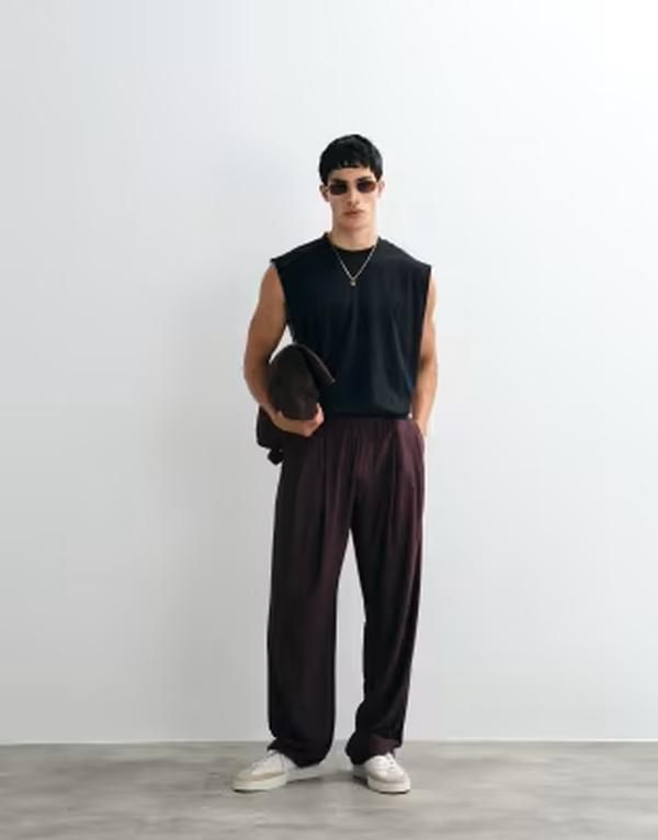 エイソス メンズ ボトムス カジュアルパンツ ワイドレッグ プリーツ スウェットパンツ ASOS DESIGN wide leg pleated sweatpants Fudge ブラウン 15,385円