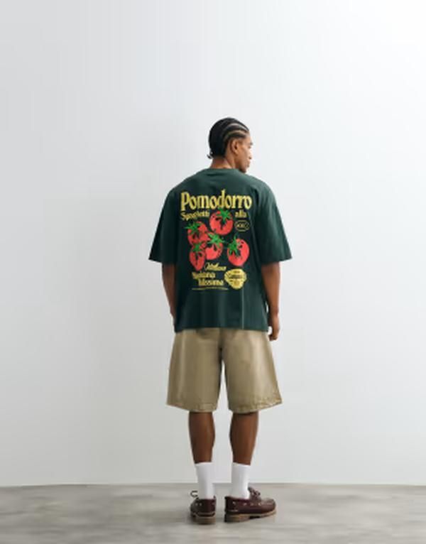 エイソス メンズ トップス Tシャツ グラフィック ASOS DESIGN oversized Tshirt with Pomodoro graphic in darkest spruce グリーン
